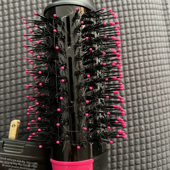 Revlon Black and Pink Hair Styling Tools - Picture 4 of 5